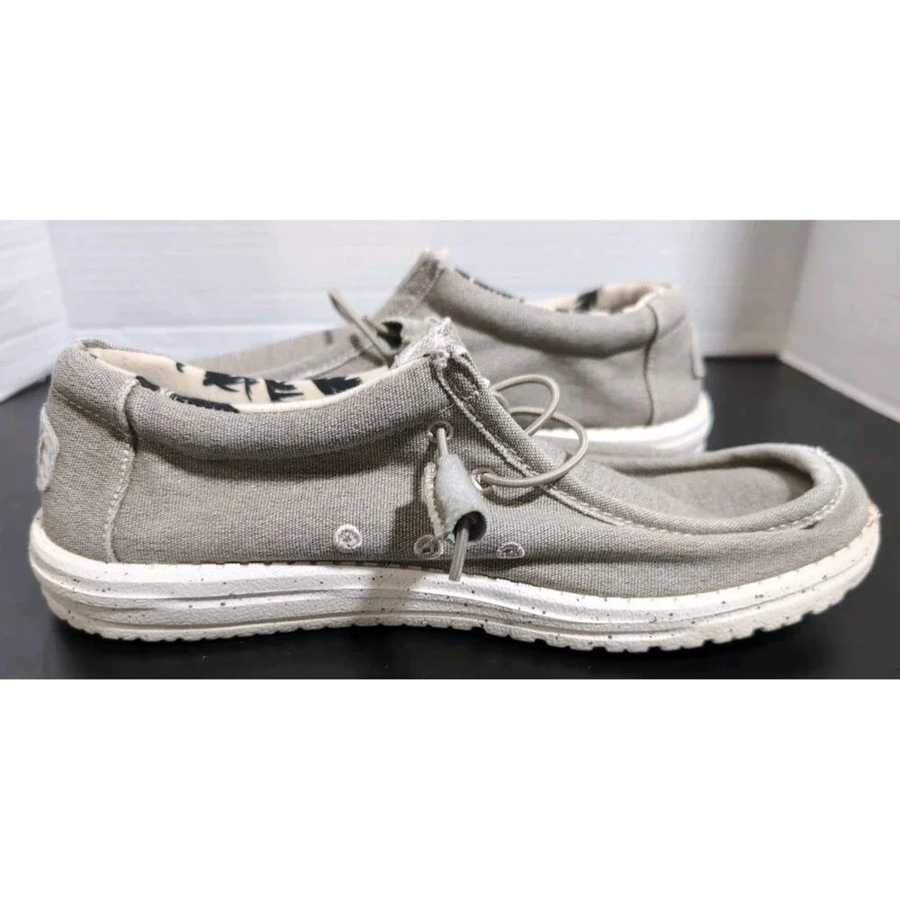HEY DUDE WALLEY MEN'S SIZE 8 LIGHTWEIGHT SLIP ON SHOES BEIGE GUC